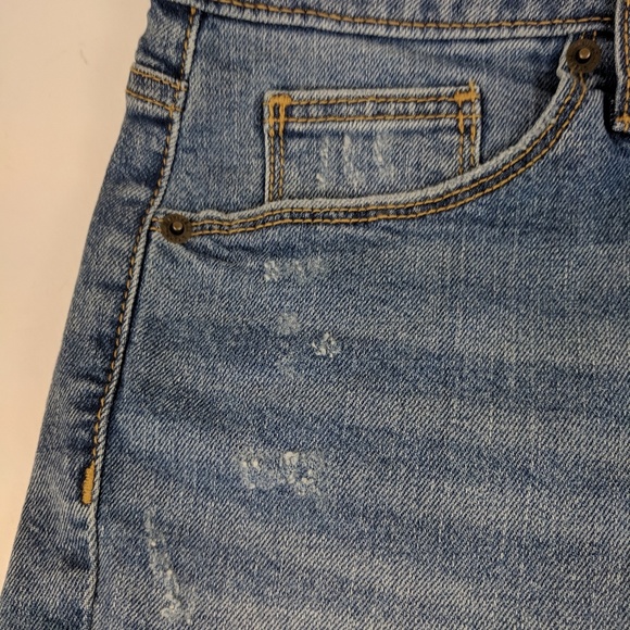 Universal Threads Distressed Jean Shorts - Picture 5 of 6